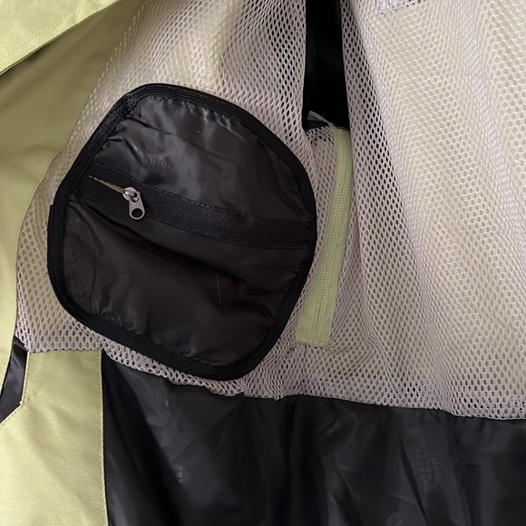 North Face Summit Series Women’s Full-Zip Ski or Snow Jacket - Picture 4 of 8